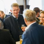 Martin Köllersberger im Gespräch mit Kolleg:innen der Salzburger Volkspartei